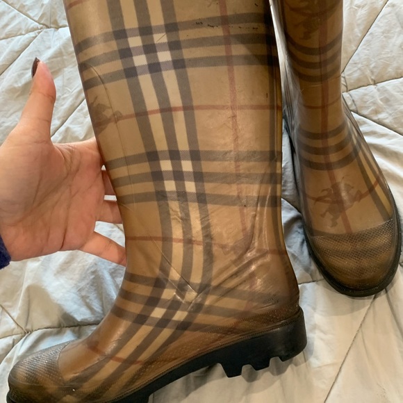 Burberry rain boots - Picture 3 of 11